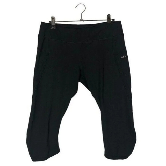 Lululemon Black Mid Rise Capri Cropped Athletic Leggings 8 - Picture 1 of 2